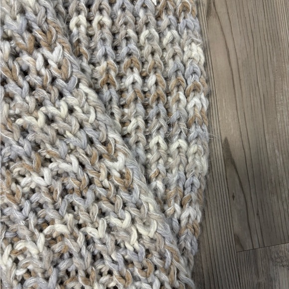 Collection 18 Soft and warm grey and white infinity scarf #winteraccessories - Picture 2 of 5